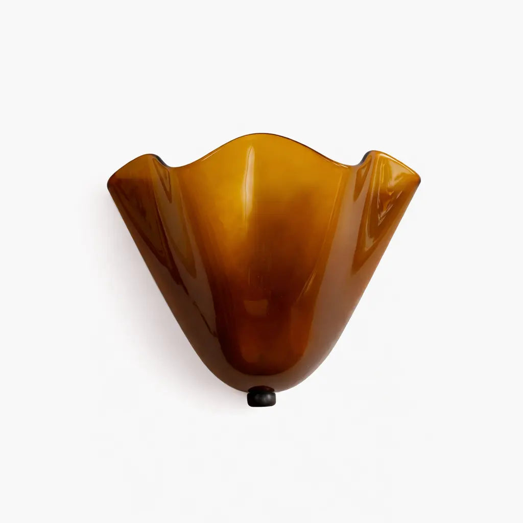 Applique murale en verre ondulé couleur pecan avec base métallique noire